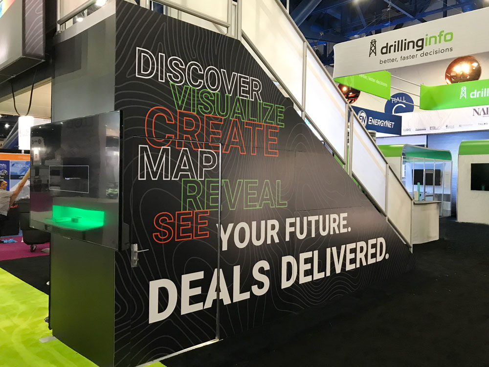 Interactive Drillinginfo trade show exhibit featuring experiential graphics and attendee engagement.
