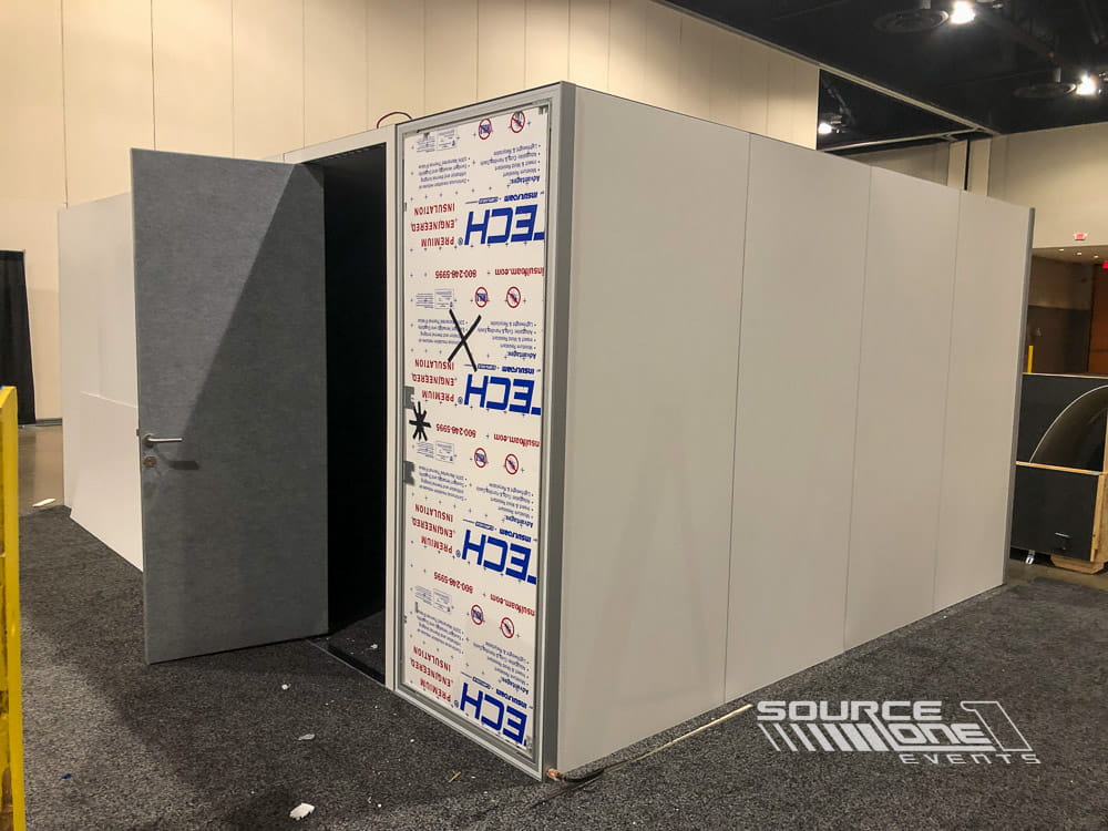 Freestanding modular event room featuring premium hard-wall panels and integrated signage for conferences and exhibitions.